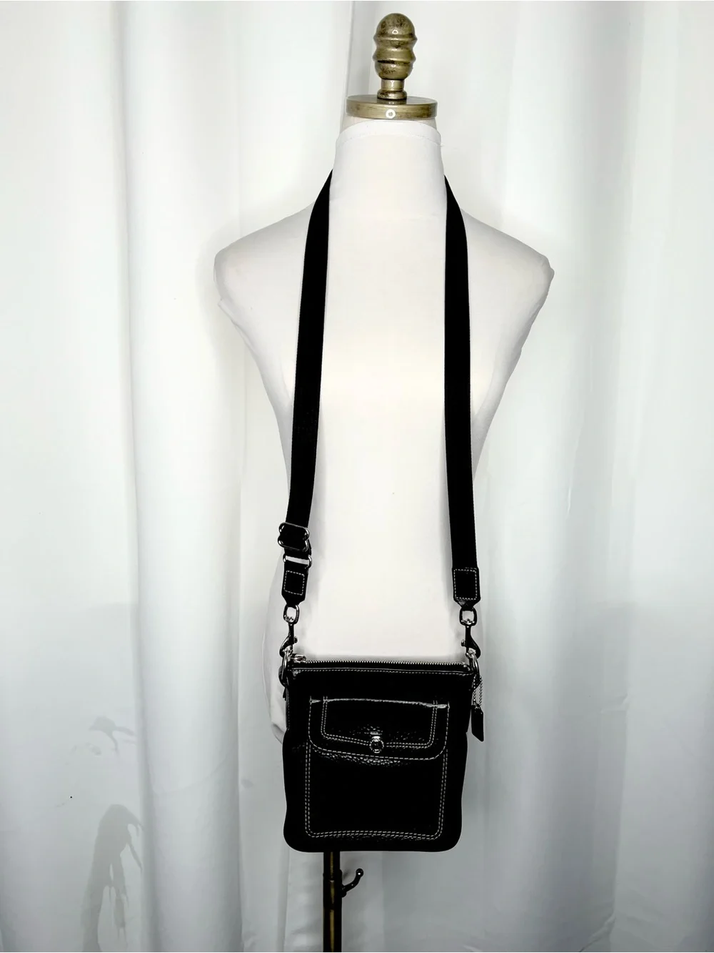 Coach Legacy Swingpack Crossbody Bag Black Pebbled Leather Y2K